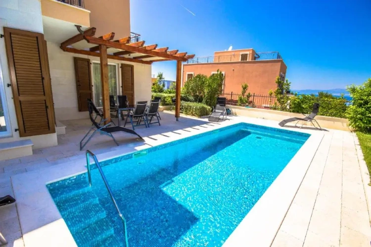 3 Bedrooms Villa