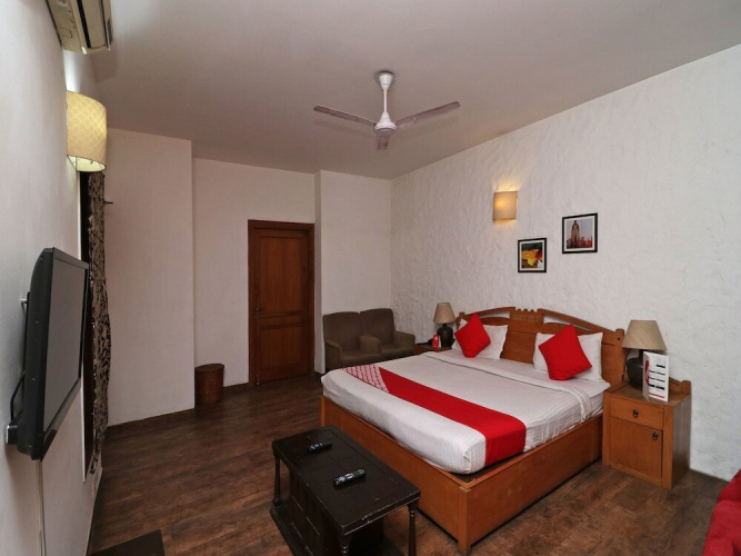 FabHotel Pearl Villas Sector 31