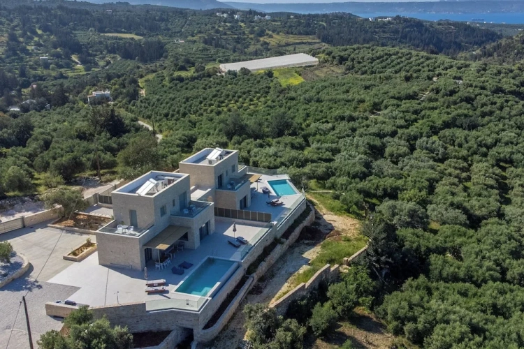 Villa with balcony and with pool view
