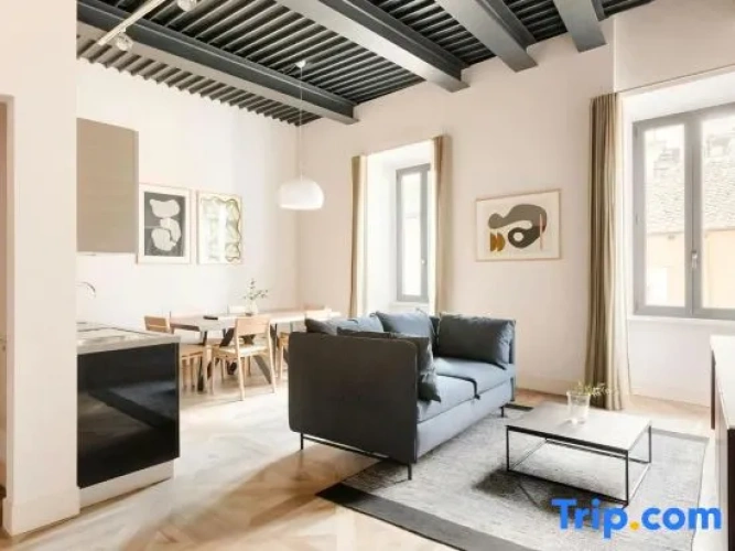2 Bedrooms Apartment
