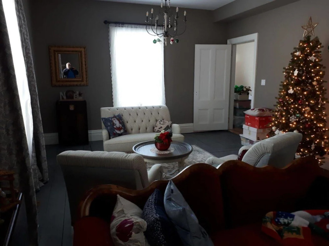 Maplehurst Manor B&B