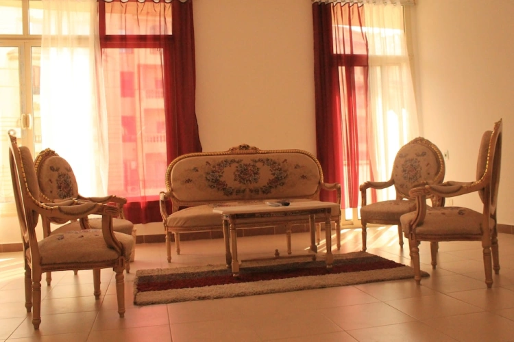 3 Bedrooms Apartment