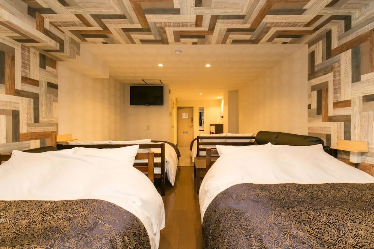 R Hotel