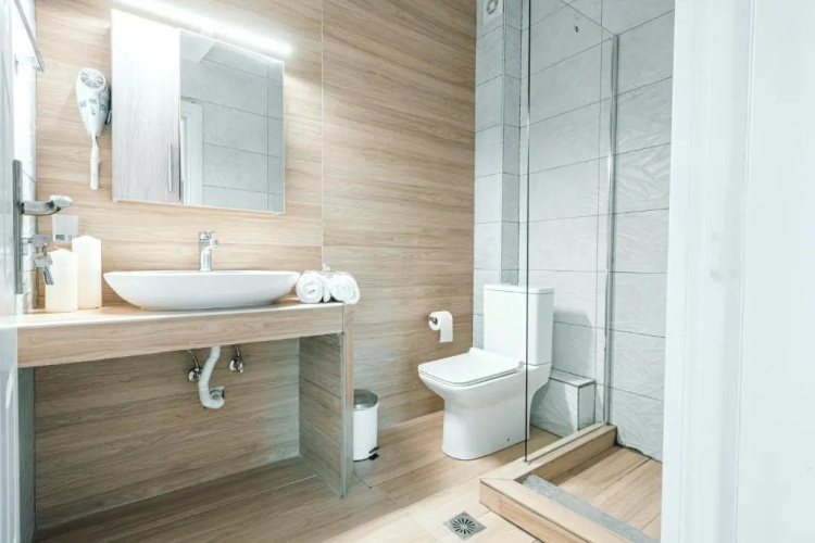 Design Suites Efharis (Brusco)