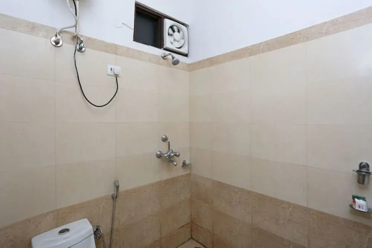 OYO 8240 Maan Residency