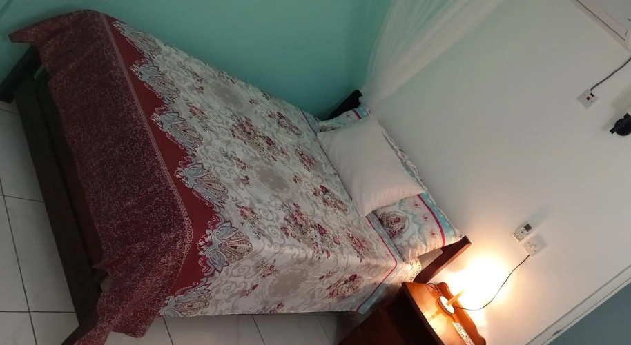Cozy vacation retreat with free parking