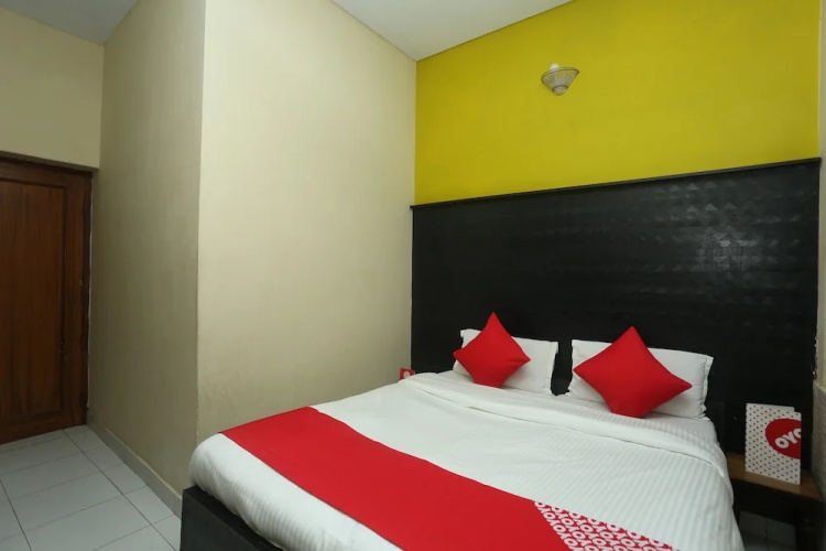 Gaurav Boarding House by OYO Rooms