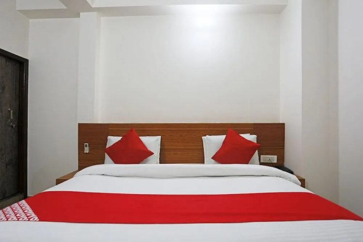 Oyo 40002 Home Feeling Accommodation