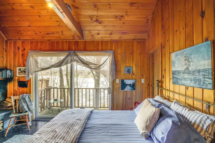 Ski, Sip & Snuggle: Cozy Catskills Gem w/ Views!