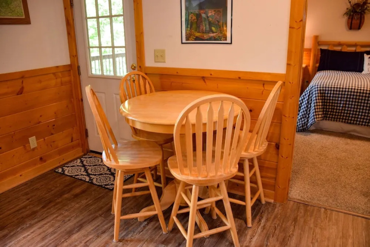 GRANDMOTHER'S - 4 Br Cabin