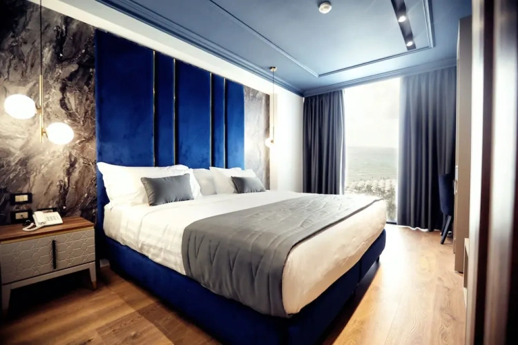 Standard Double room with land view