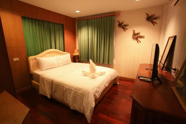Lanna Pool Villa