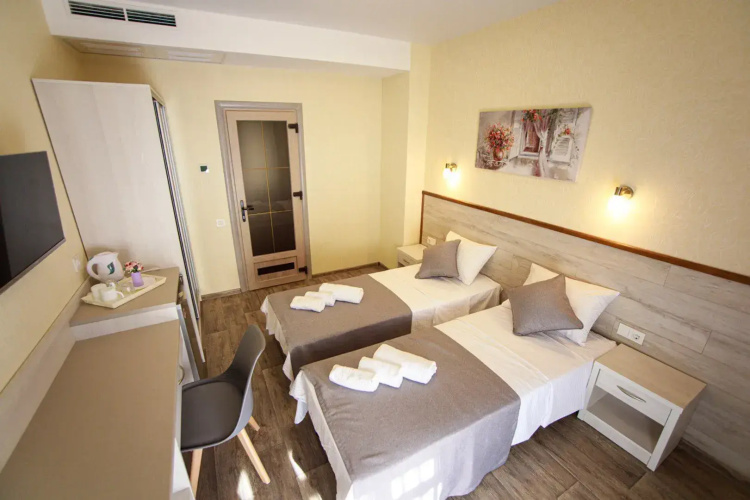 Season Hotel