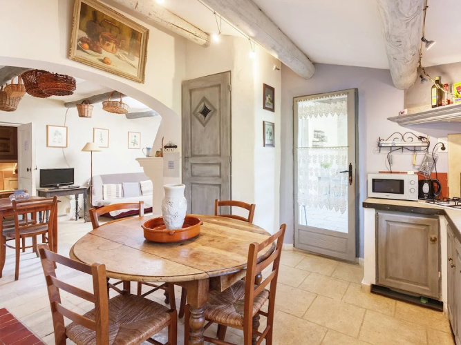 Cottage in Oppede With Pool and Garden