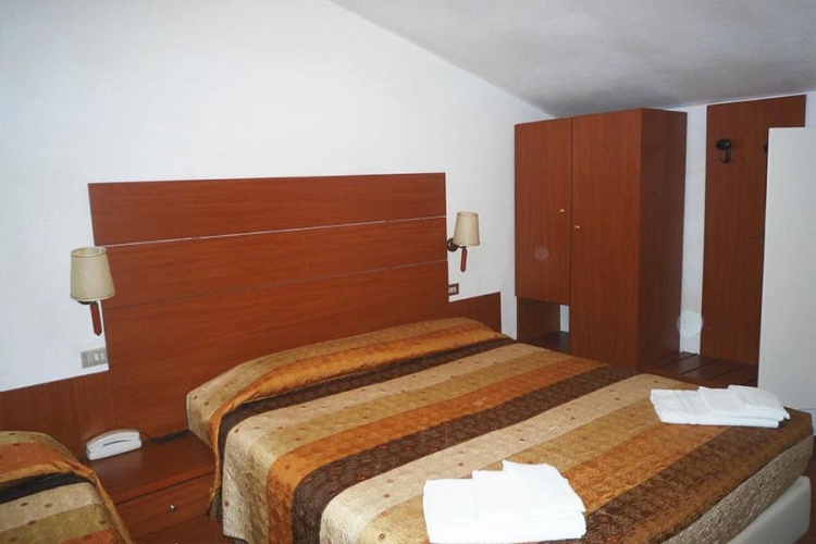 Economy Triple room