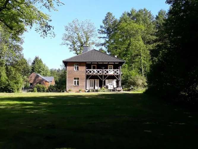 4 Bedrooms Cottage