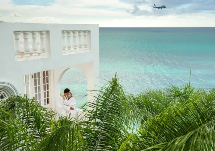 Deluxe room with balcony and with ocean view