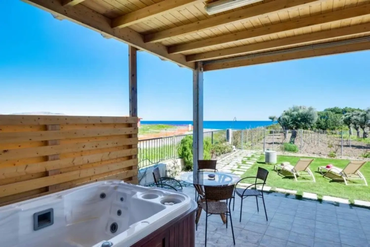 2 Bedrooms Villa