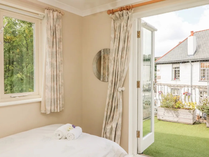 1 River Cottage