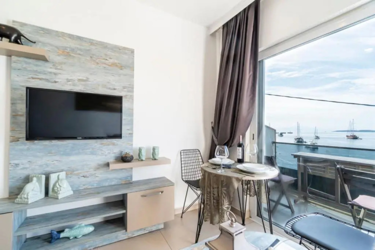 Seafront Flat With Fascinating Sea View in Bodrum
