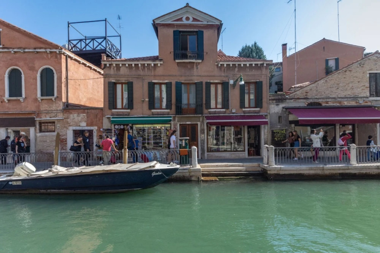 Tolentini Canal View Apartment