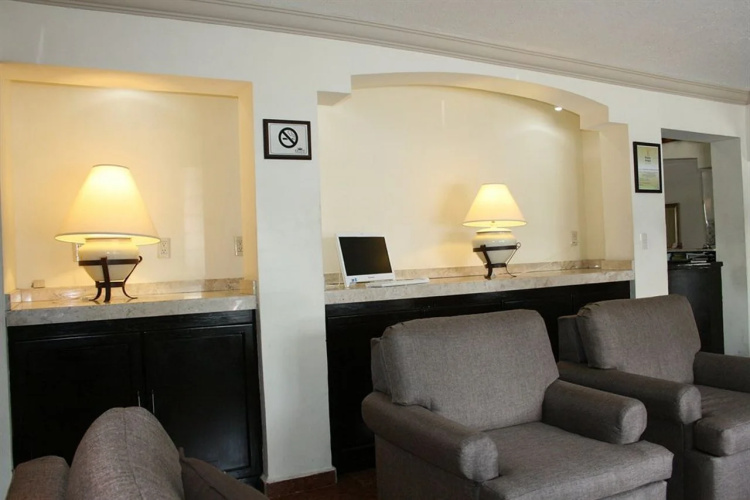 Del Marqués Hotel and Suites