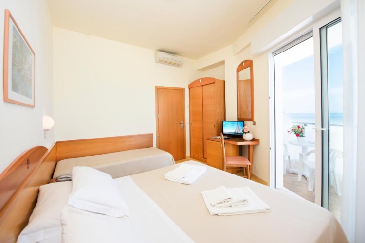 Deluxe Double room with balcony and with sea view