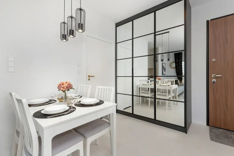 Modern With Balcony and Gym by Renters