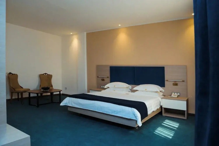Al Bayt Hotel