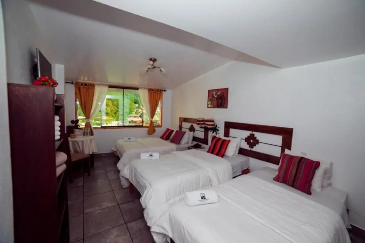 Standard Triple room