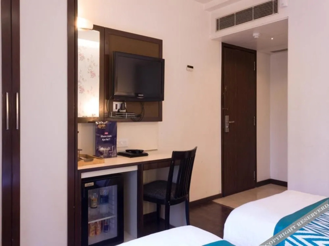 OYO Premium Borivali Kora Kendra