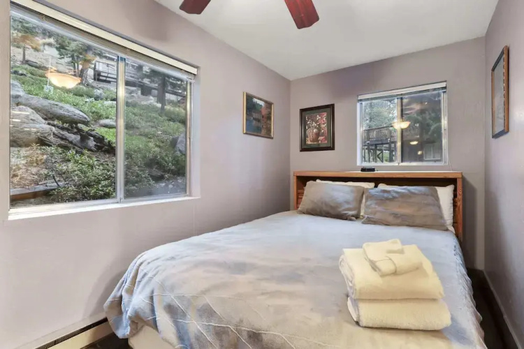 Ski In, Ski Out! 3 BDR Steps From Stagecoach Lift