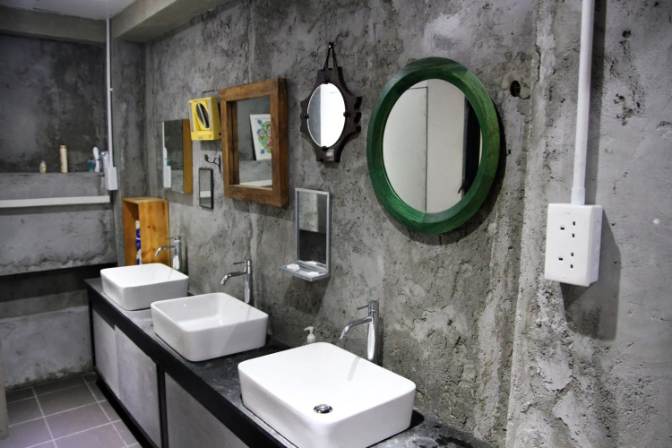 Hop Inn - Hostel