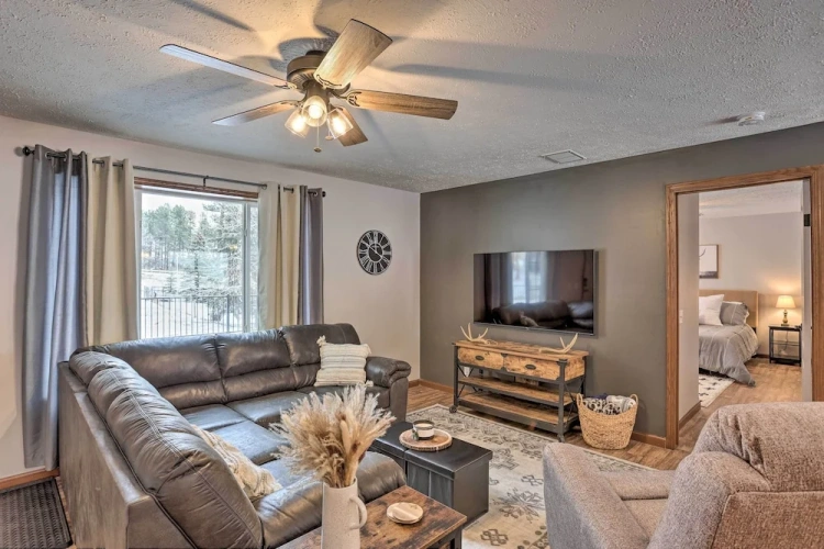 4 Bedrooms Cottage