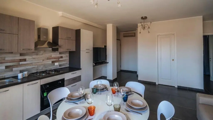 3 Bedrooms Apartment