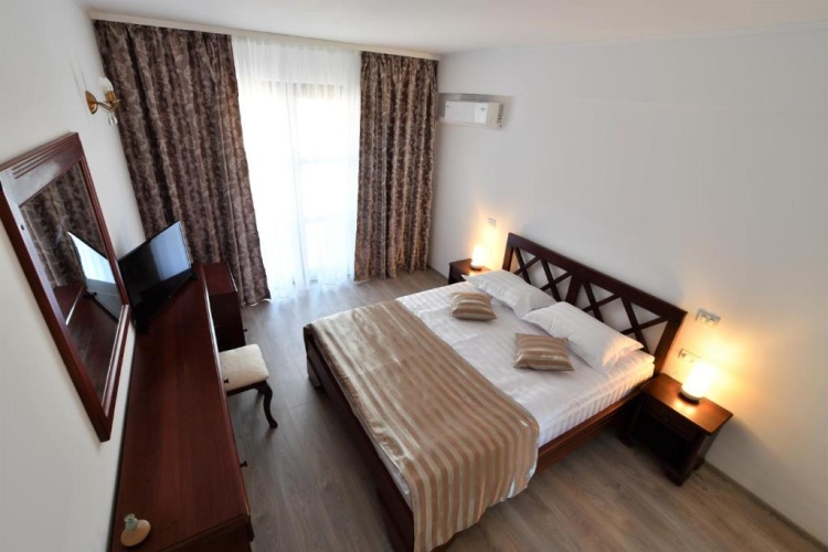 Standard Double room with pool view