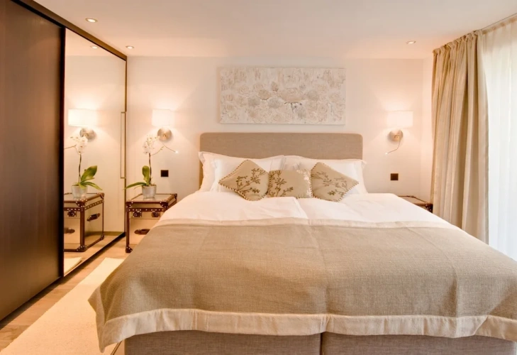 4 Bedrooms Luxury Apartment with balcony and with mountain view