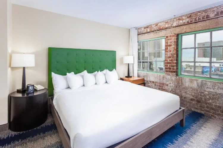 Deluxe Suite