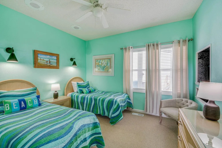 Grand Seaside Escape w/ Direct Beach Access!