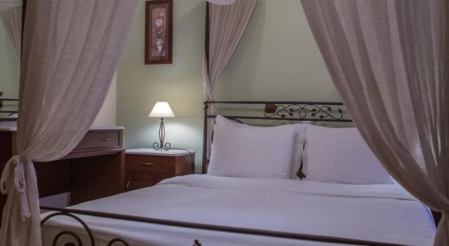 Evzin Hotel
