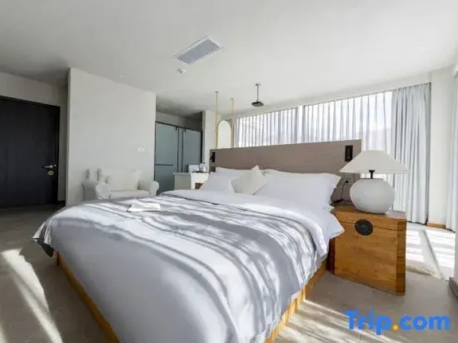 4 Bedrooms Suite with courtyard view