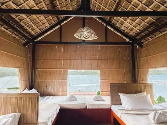 6 Bedrooms Bungalow