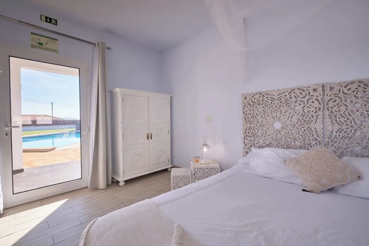 Deluxe Triple room with courtyard view