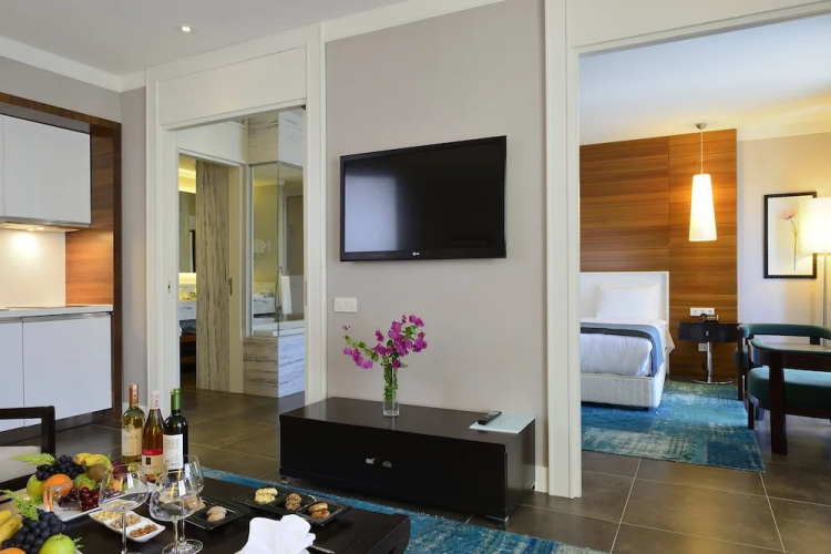 La Local Suites & Spa