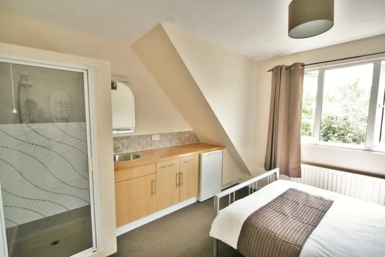 Central Studios Hatherley by Roomsbooked