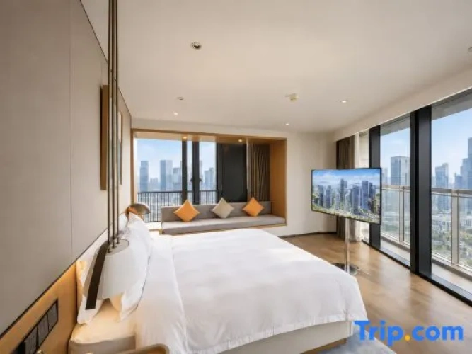 Executive Suite with garden view