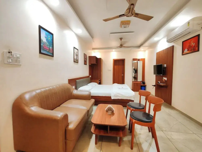 Hotel Meera Regency