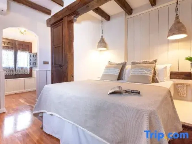 3 Bedrooms Apartment