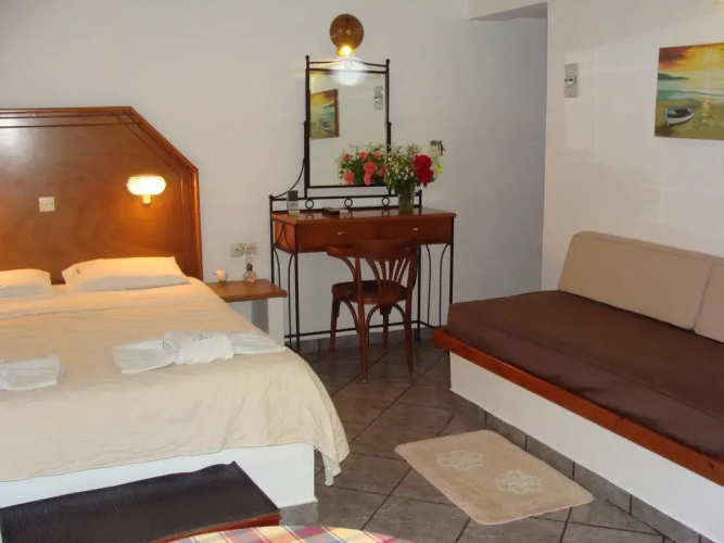 Akrogiali Studios & Rooms