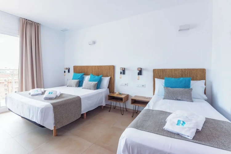 1 Bedroom Apartment with balcony and with sea view